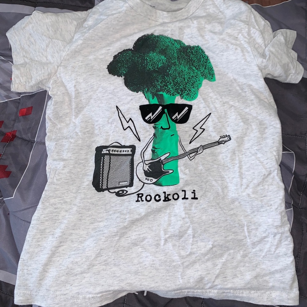 OshKosh graphic tshirt for boys size 8